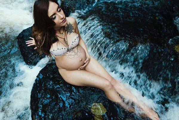 Tattoo FAQ: Will Pregnancy Affect My Stomach Tattoo?