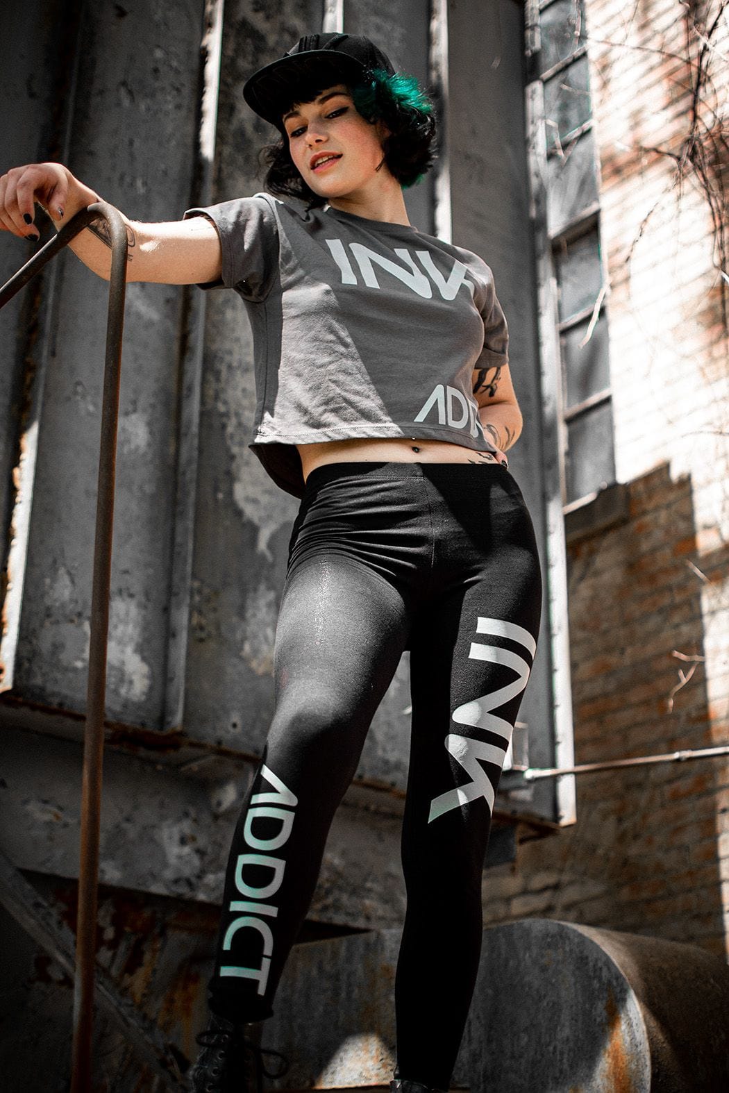 INK Women's Cropped Tee Gray