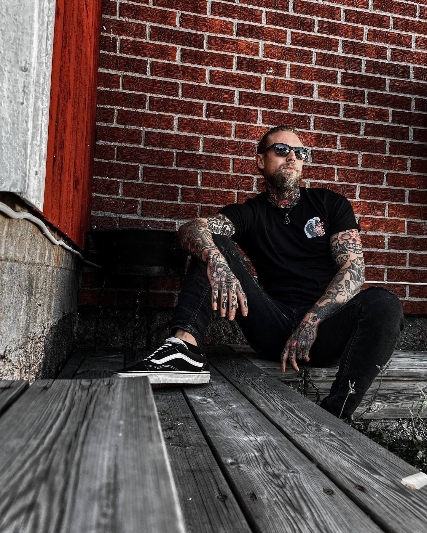 InkAddict Wave Unisex Tee